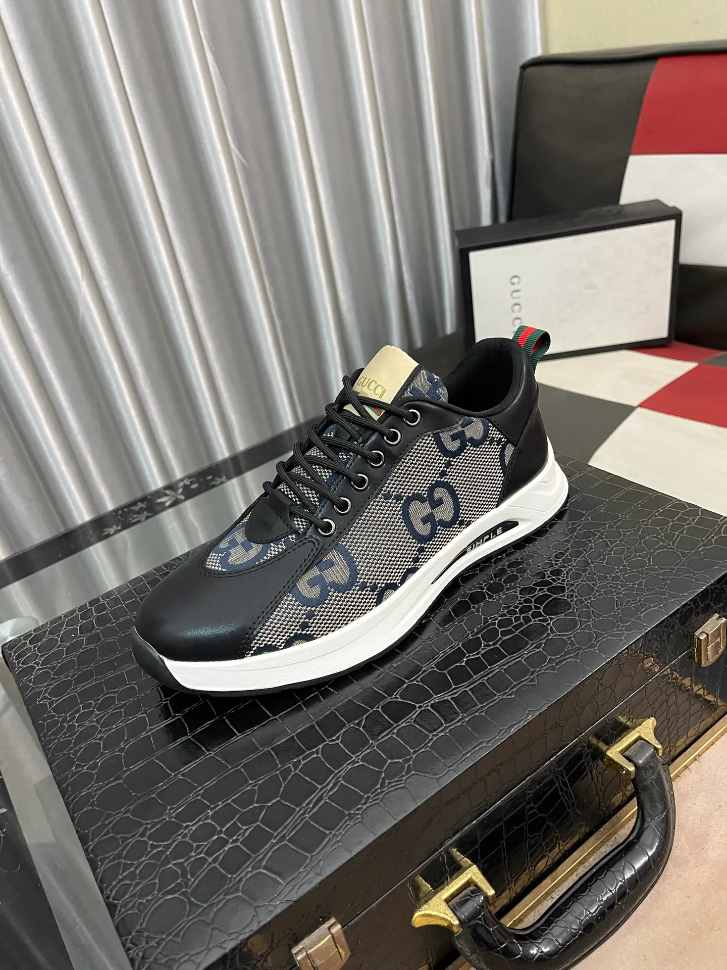 Men's shoes💰420⌚️⌚️[GUCCI] Gucci men's casual shoes are absolutely popular🔥The ultimate matching item for trendy men! The charm of super texture is irresistible, the main recommendation, the flower leather color is bright! The upper is made of high-quality cowhide with branded fabrics, pigskin lining for the feet, and wear-resistant rubber sole, which is noble and elegant! Extremely comfortable🎁🎁You can be as handsome as you want💪 38-442️⃣colors available